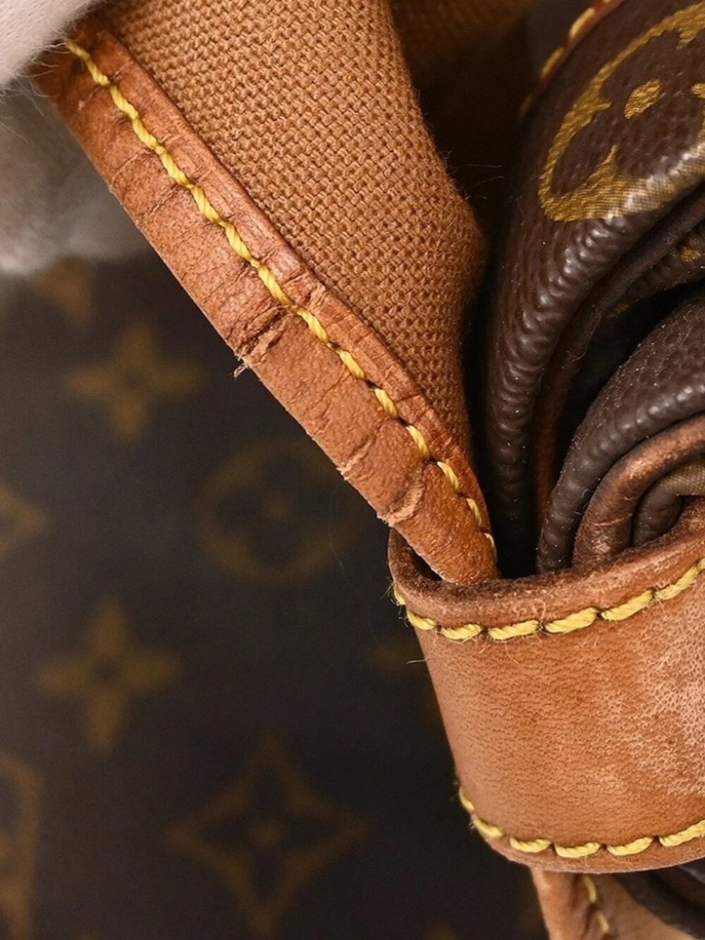 LOUIS VUITTON SAUMUR 35 MESSENGER SHOULDER BAG - Picture 12 of 14